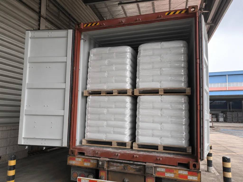 Palletized 20 kg bags loaded in a shipping container